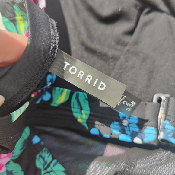 Torrid Black Floral Bikini Top Sz 2 - Picture 2 of 3